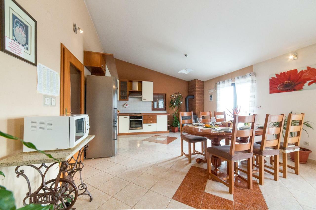 Villa Marica Kaštela Exteriör bild
